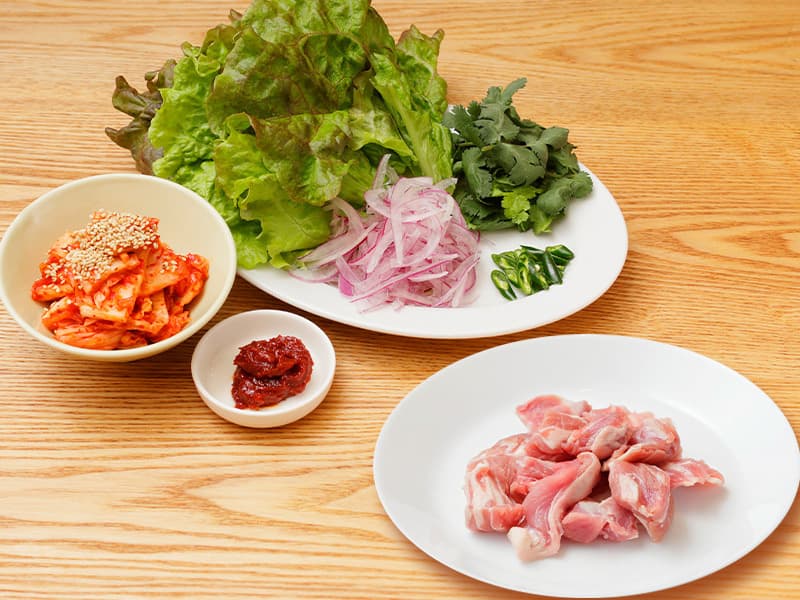 北海道、アイスランド、イギリスの羊肉を食べ比べるジンギスカンセット　